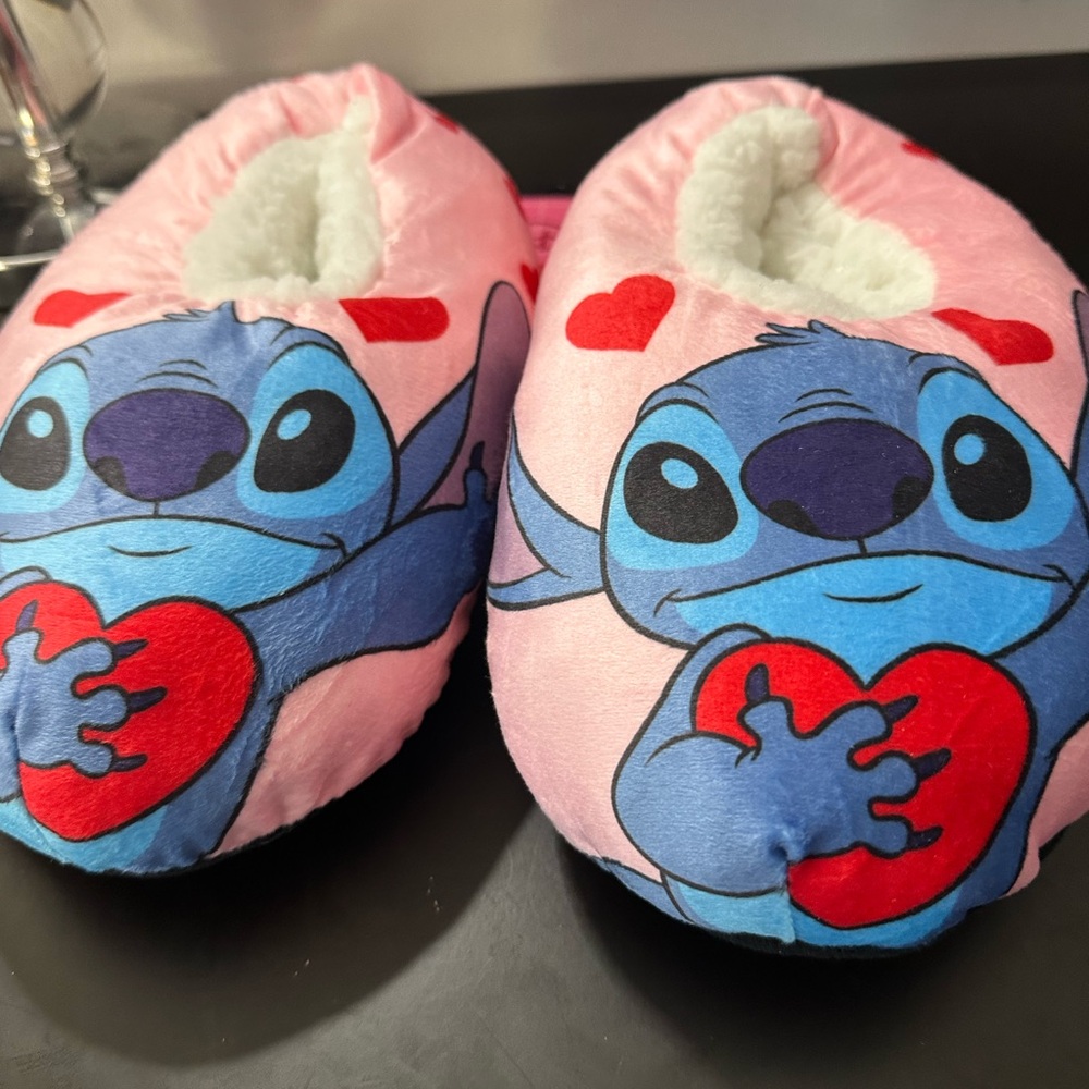 🆕Disney’s Stitch Slipper Socks